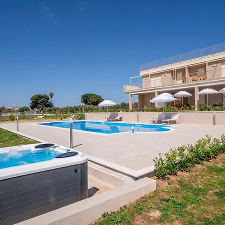 Adele - Family With Panoramic Pool Ricadi