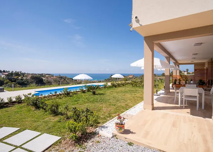 Adele - Family With Panoramic Pool Santa Domenica (Vibo Valentia)