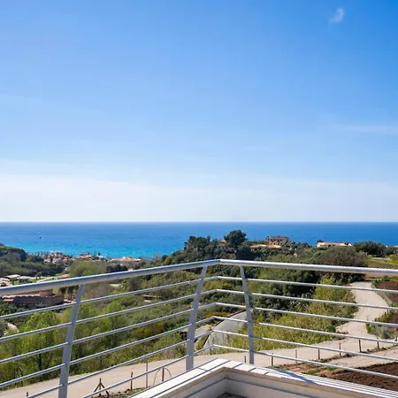 Villa Adele - Family Apartments With Panoramic Pool Apartament *