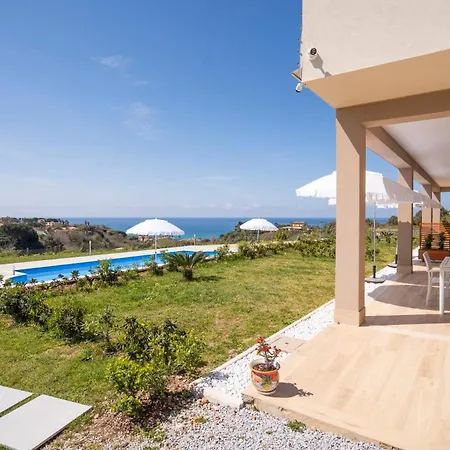 Adele - Family With Panoramic Pool Ricadi
